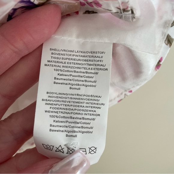 - Glamorous White Vintage Flower Crop Ruffled Blouse, NWT - Picture 10 of 13